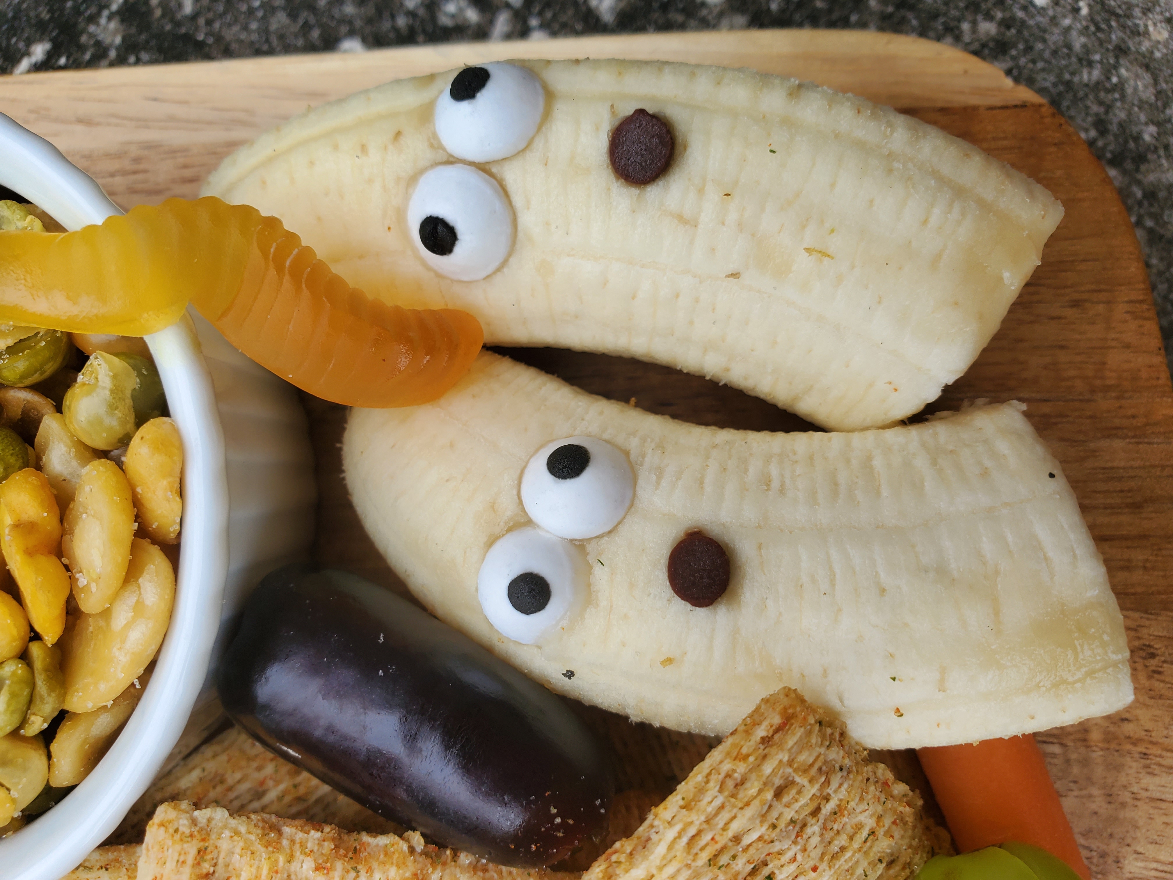 Bananas with googly eyes to make a ghost