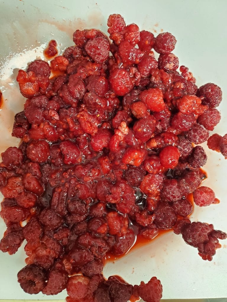 frozen raspberries defrosting