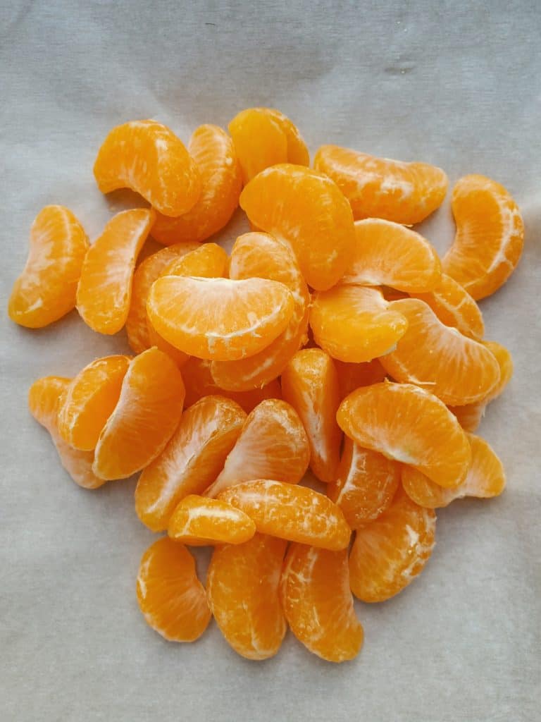Segments of mandarin oranges