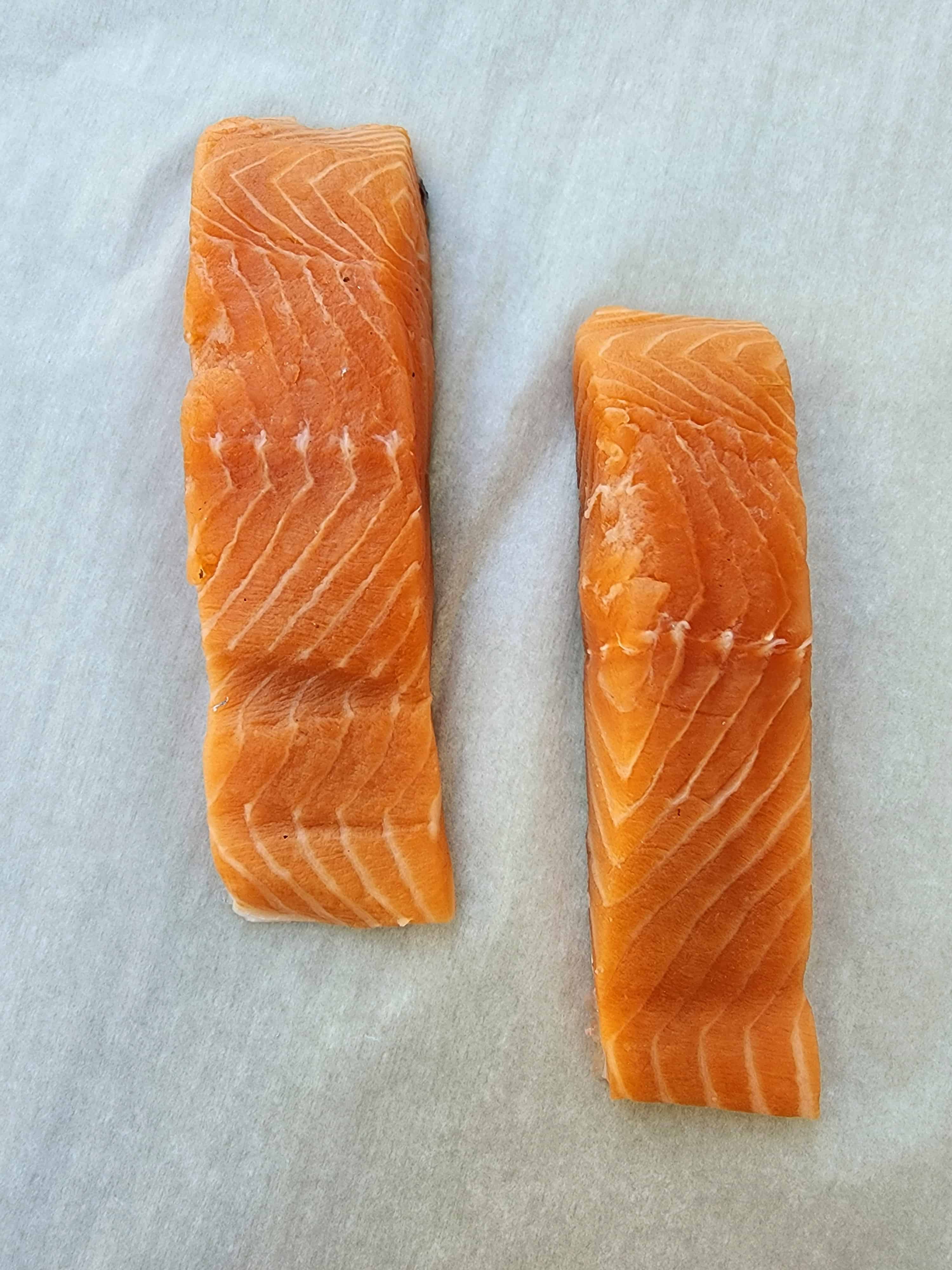 2 salmon fillets patted dry