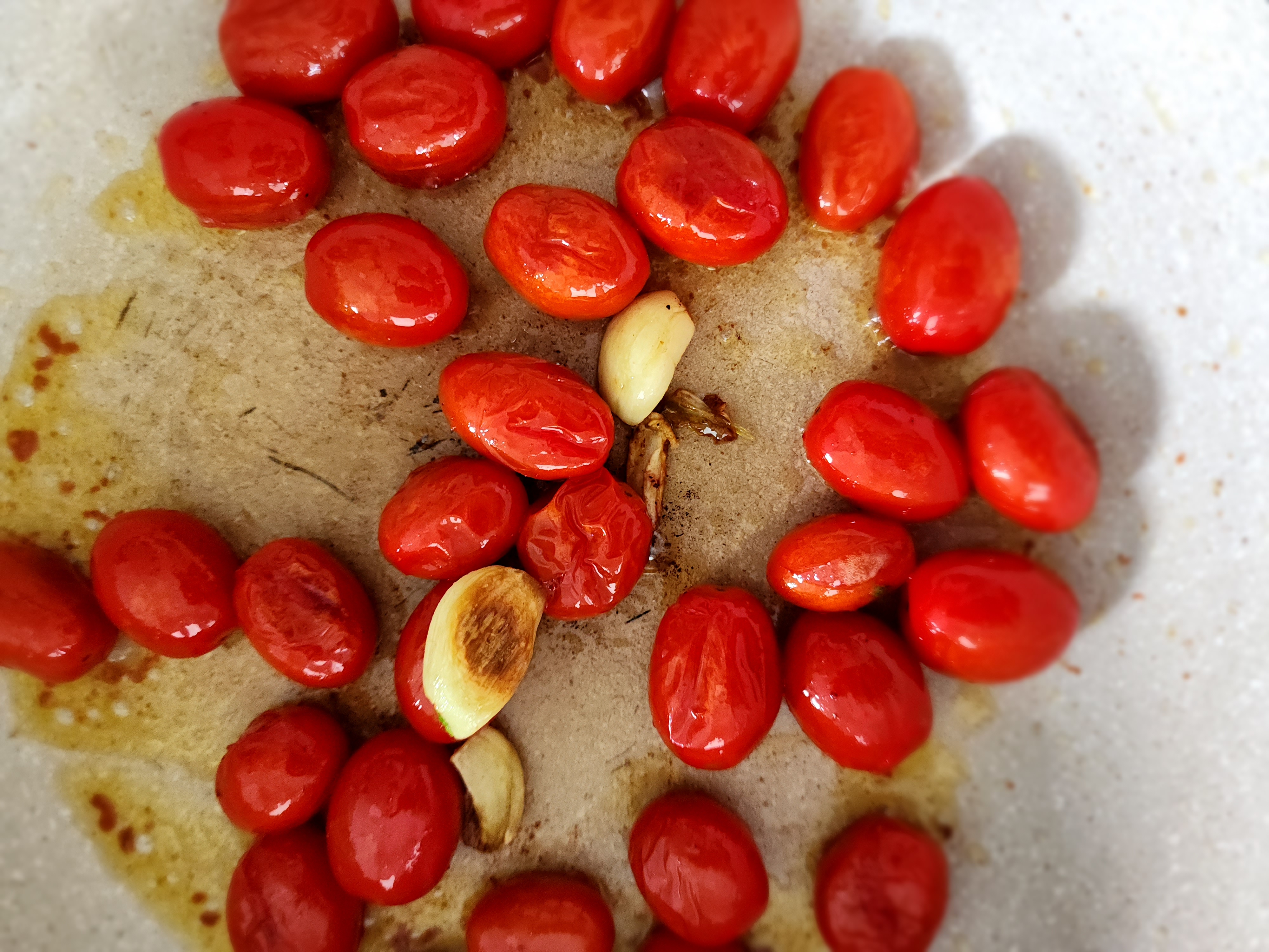 Garlic and tomatoes starting to cook