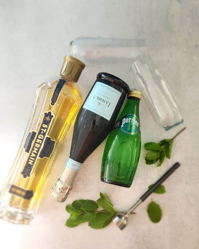 Hugo Spritz Ingredients - Prosecco, Elderflower Liquor, Mint, Soda Water