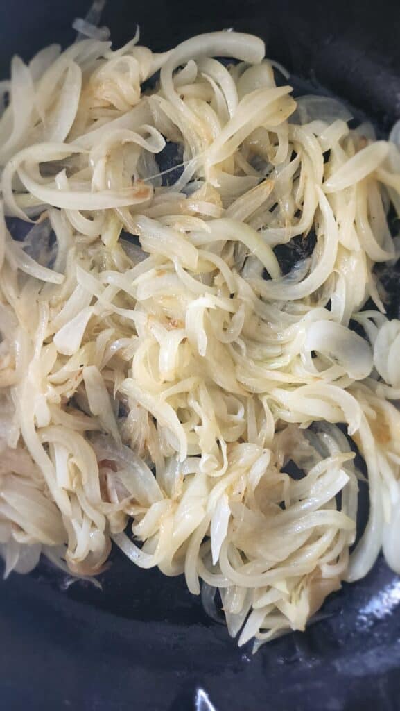slow cooking onions to create caramelized onions