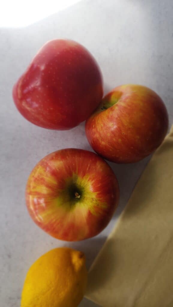 Honeycrisp apples for Puff pastry apple tart