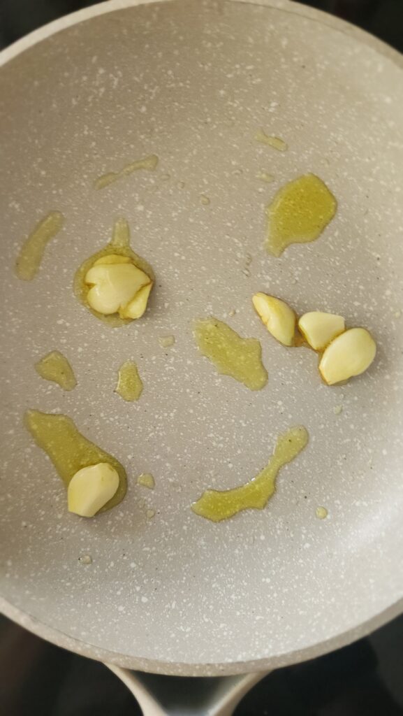 sautéing garlic for Instant Pot Quinoa