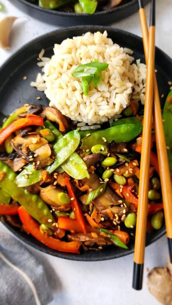 plate of veggie stir-fry with brown rice